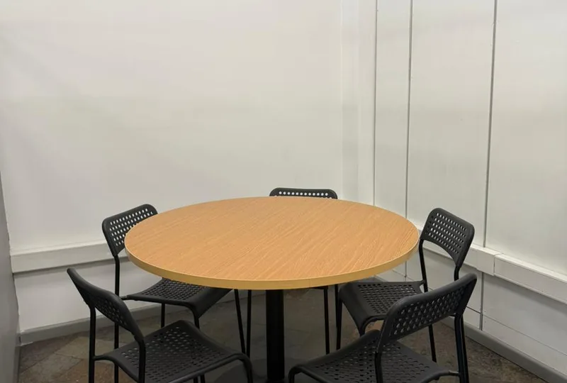 Tercera Notaría de Colina — sala de lectura 2