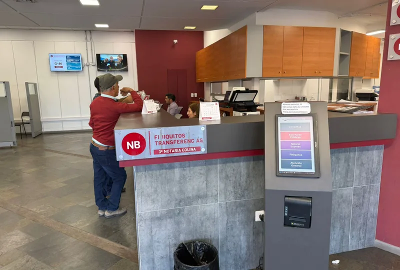 Tercera Notaría de Colina — mesón control de fila
